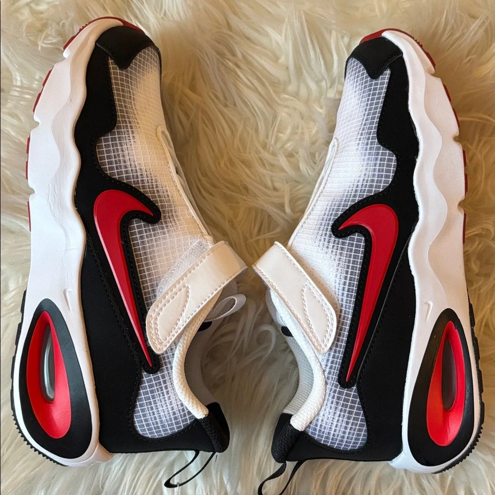 NWT kids Nike air max nova sneakers